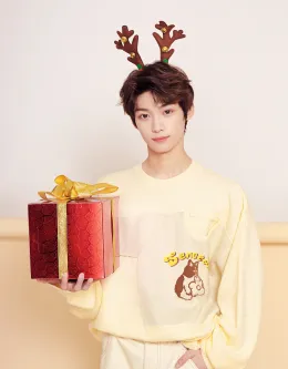 Poolside Domination: Zi Yu's Private Session