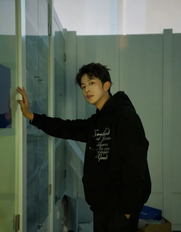 Li Peien: Crimson Hunger