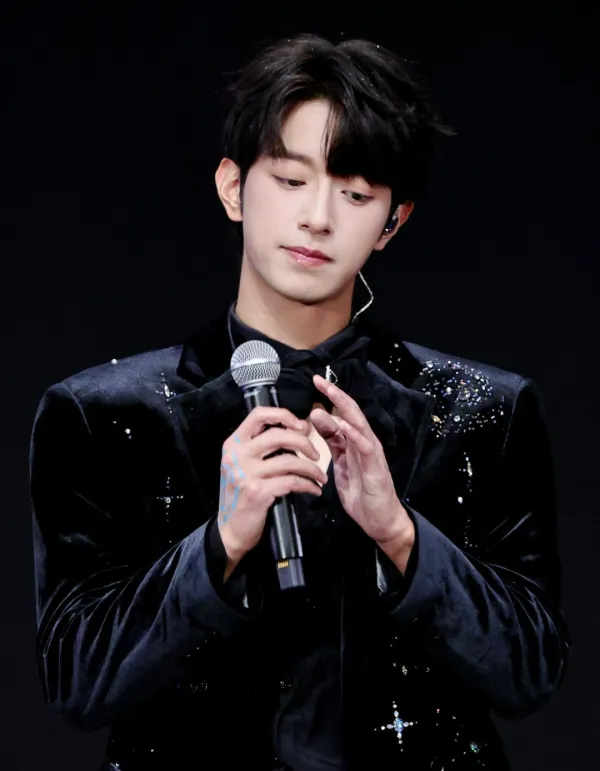 Li Peien: The Fallen Archangel's Obsession