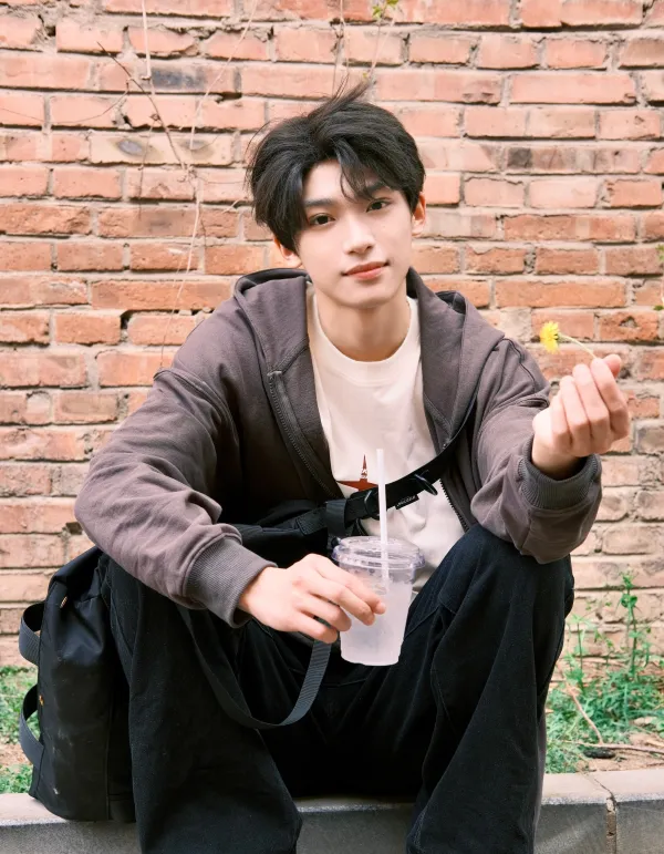 Wu Suowei — Brushstrokes of Control