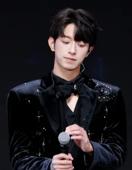 Li Peien: Twister's Embrace