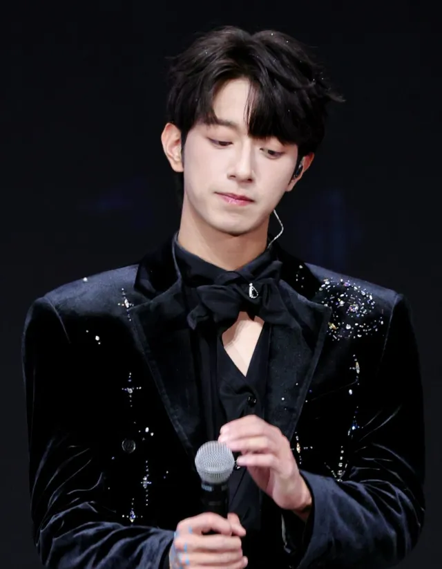 Li Peien: Twister's Embrace