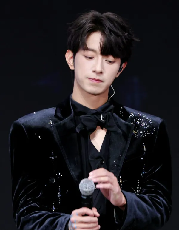 Li Peien: Twister's Embrace