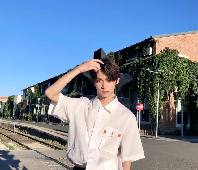 Wu Suowei - Burn With Me