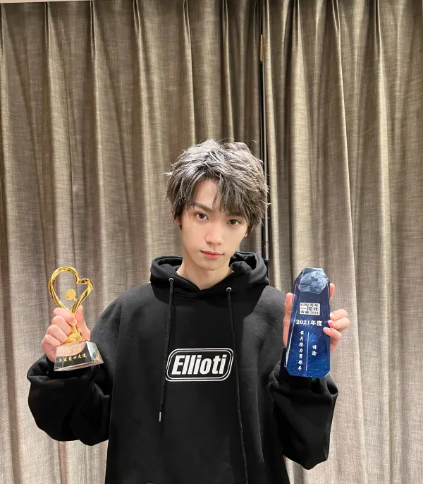 YUNI's 1965: Crimson London Obsession