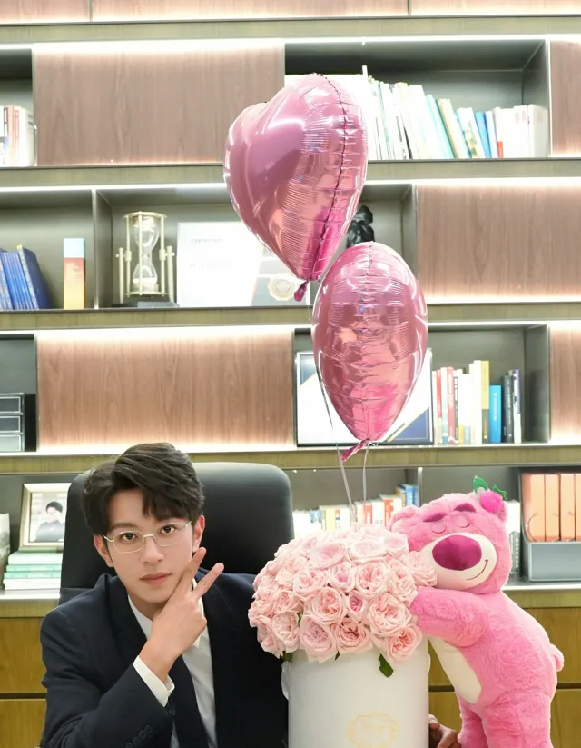 Lipeien|| Obsessive Billionaire AU