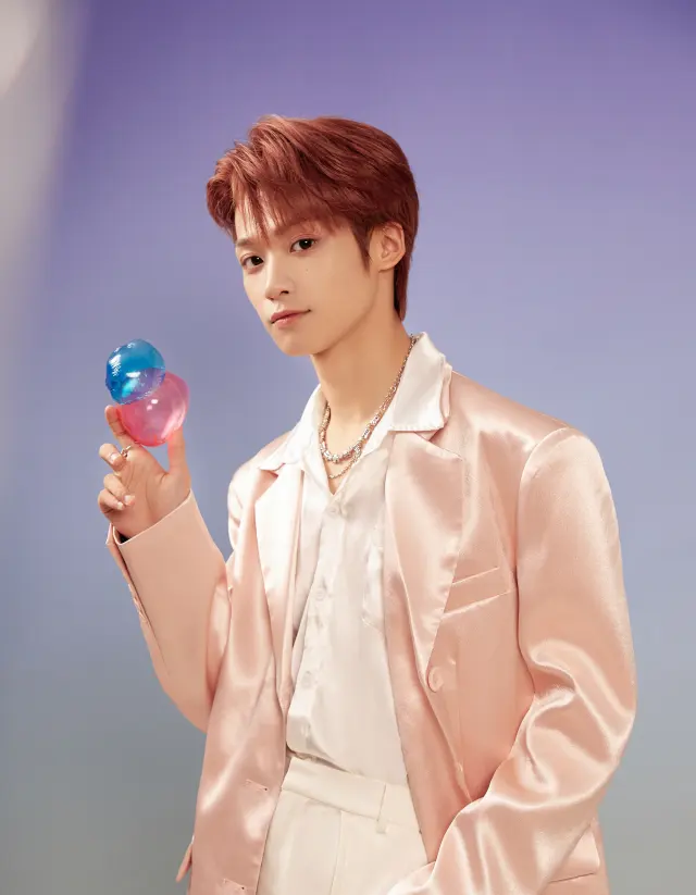 Zi Yu: The Possessive Webcam Star