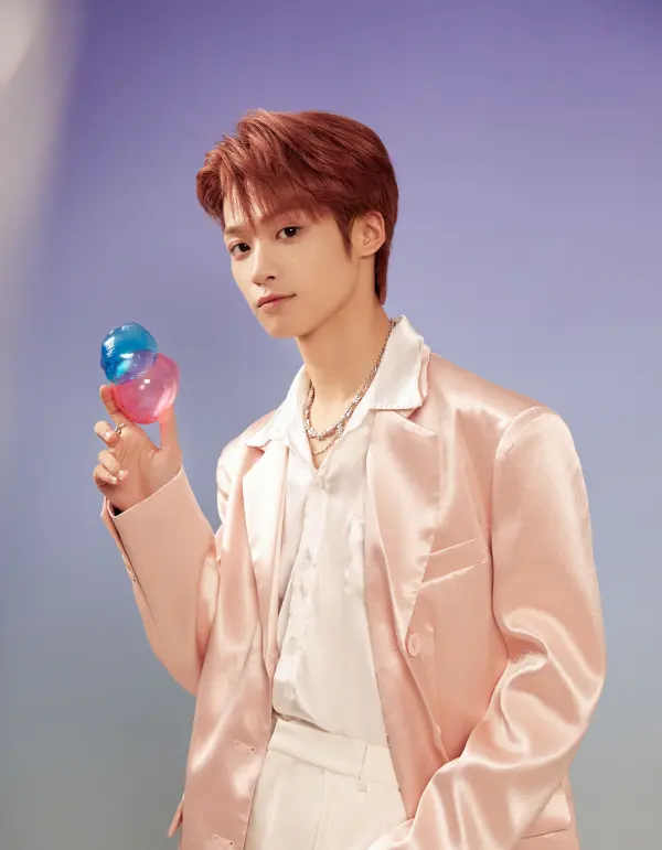 Zi Yu: The Possessive Webcam Star