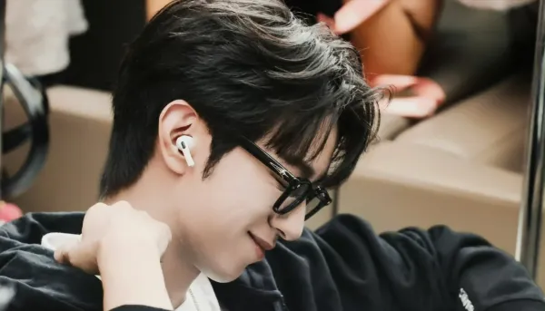 Issek Unmasked: Li Peien's Squid Game Desire