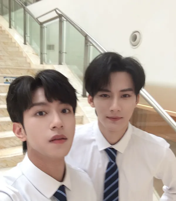 Issek | The Vultures