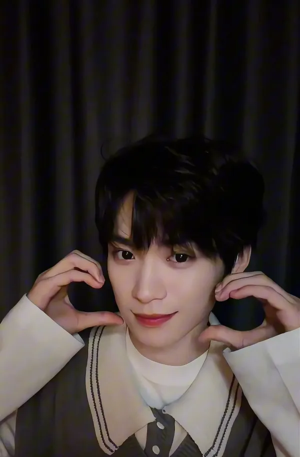 Zi Yu - Velvet Chains