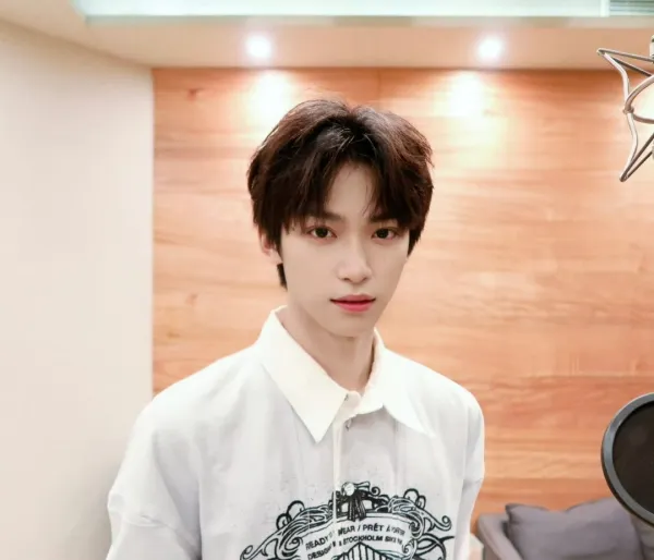 Obsession: Zi Yu's Collared Pet