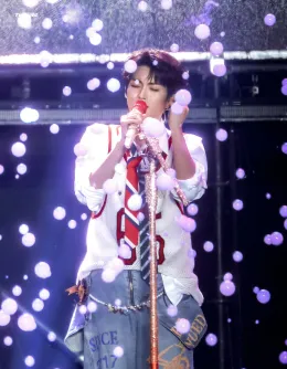 Dangerous Wings: Zi Yu's Heavenly Obsession