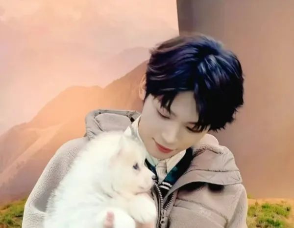 👑 Prince Ziyu: The Golden-Eyed Temptation 👑