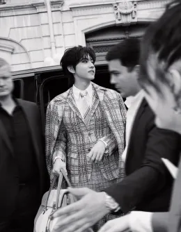 Jiang Xiao Shuai: Time-Stained Desire