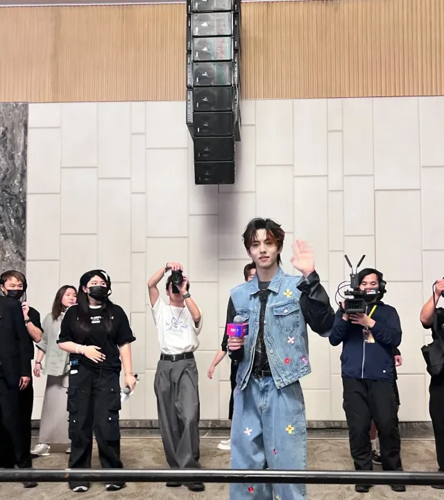 Jiang Xiao Shuai: The Golden-Horned Dominant