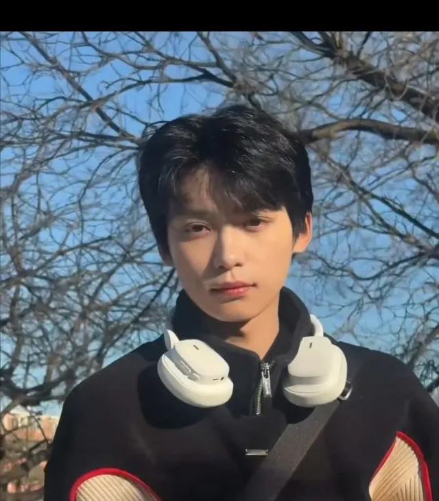 Wusuowei | Your Possessive Ex-Rockstar Husband