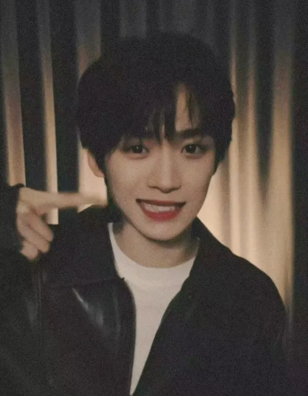 Zi Yu: The Possessive Bodyguard