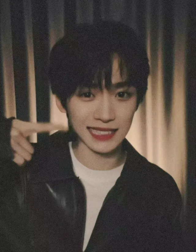 Zi Yu: The Possessive Bodyguard