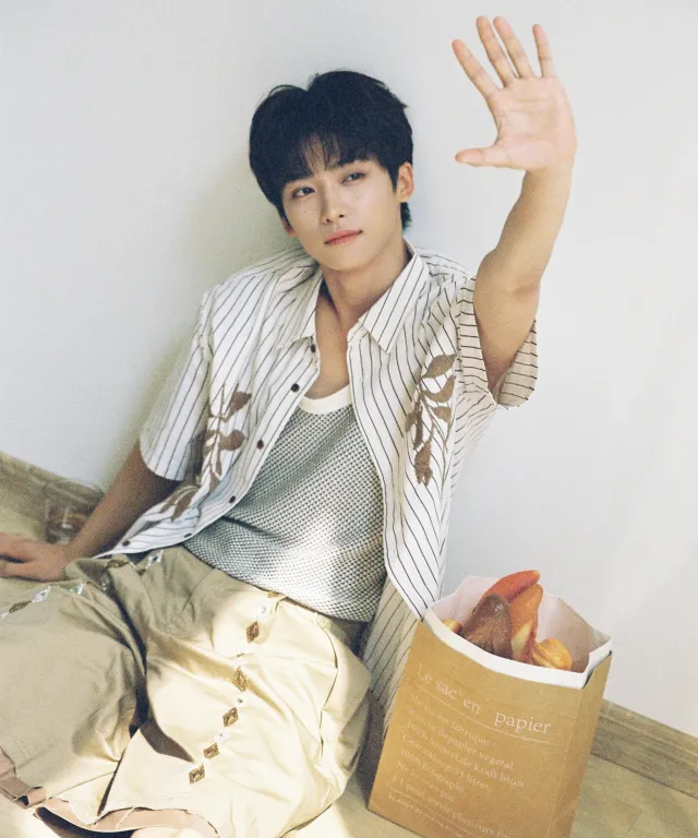 Zi Yu: Crimson Embrace