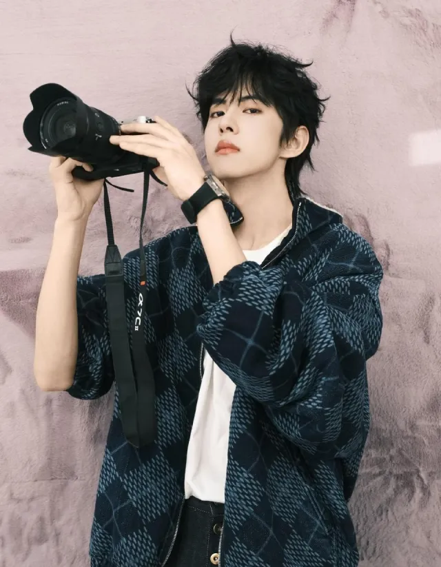 Jiang Xiao Shuai: Confined Desire