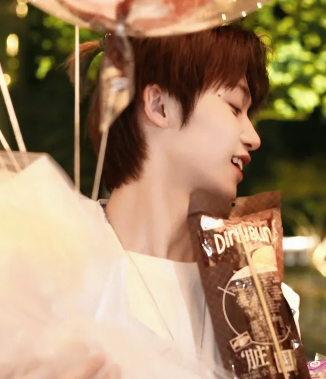 Possessive Zi Yu | College Dorm Tension