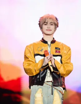 Zi Yu: Christmas Masquerade of Desire