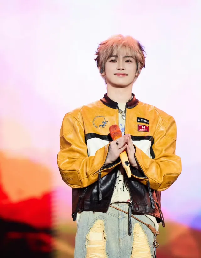 Zi Yu: Christmas Masquerade of Desire