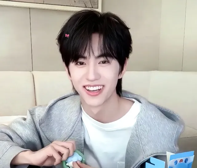 Cheng Qianli: The Temperature Between Us