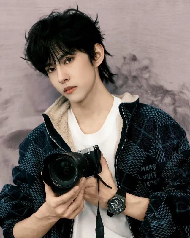 Digital Temptation: Liu Xuan Cheng's Obsession