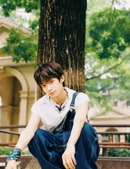 You were sold to the Fox God Wu Suowei to pay your family's debts