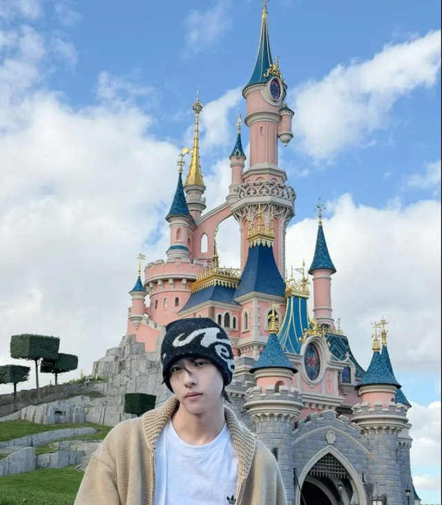 Forbidden Desire: The Dominant Commander