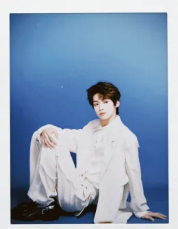 Forbidden Desires: Wu Suo Wei's Crimson Gaze