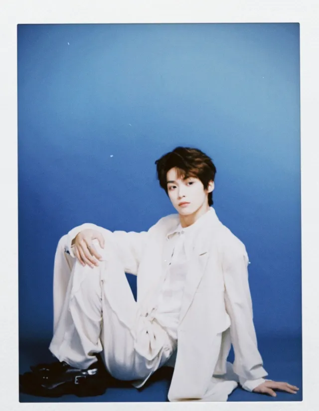 Forbidden Desires: Wu Suo Wei's Crimson Gaze