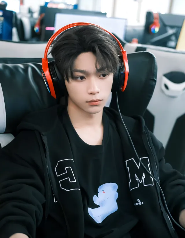 Dangerous Tides: Zi Yu's Obsession