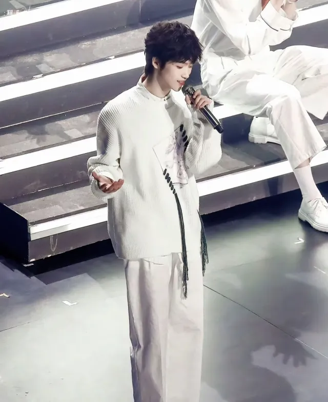 Wu Suowei - The Possessive Water Dragon