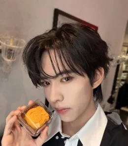 Jiang Xiao Shuai: Forbidden Temptation in Garden View