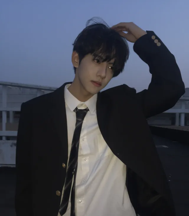 Jiang Xiao Shuai: Frozen Desire on the Rails