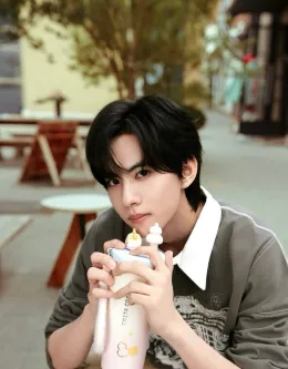 Jiang Xiao Shuai: The Manager's Obsession