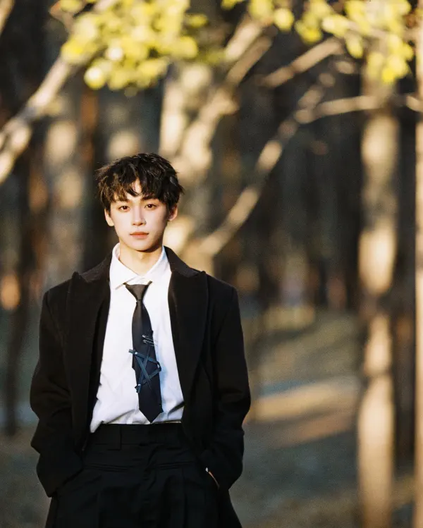 Unmasked Desire: Zi Yu's Obsession