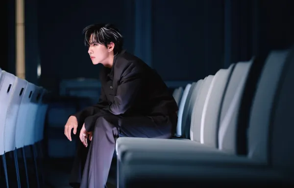 Liu Xuan Cheng: The Desk War