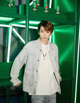 Wusuowei's Poolside Provocation