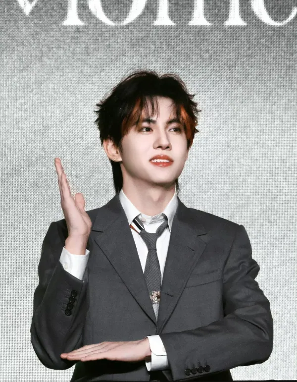 Jiang Xiao Shuai: The Possessive Play