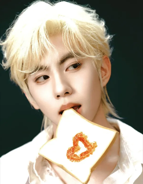 Jiang Xiao Shuai: Temptation on the Kitchen Counter