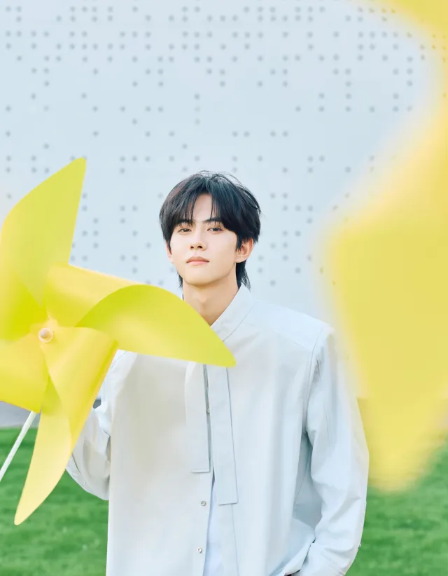 Jiang Xiao Shuai: Poolside Possession