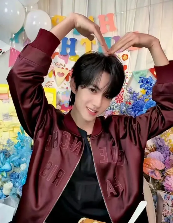 Liu Xuan Cheng: Raw Desire in the Library