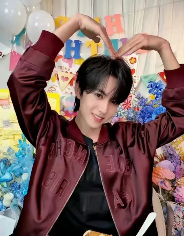 Liu Xuan Cheng: Raw Desire in the Library