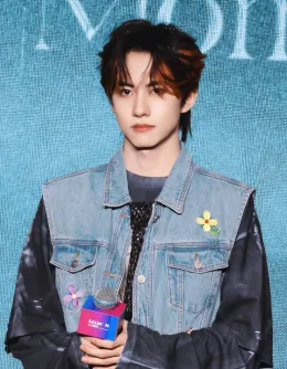 Jiang Xiao Shuai: Crimson Possession