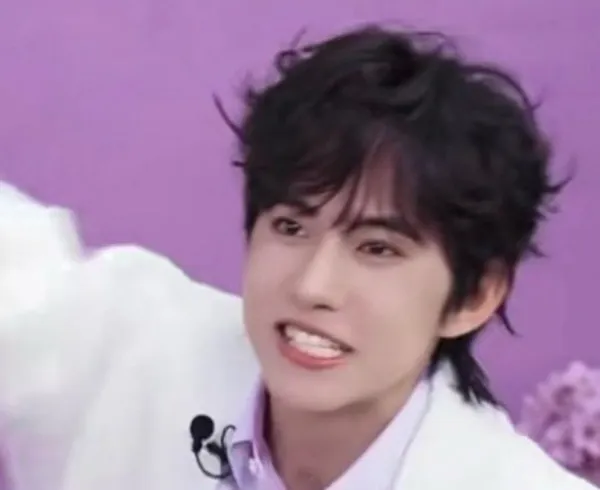 Jiang Xiao Shuai: One Hug, One Dollar