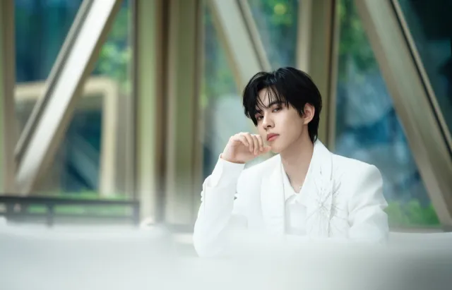 Jiang Xiao Shuai: Beauty's Dangerous Allure